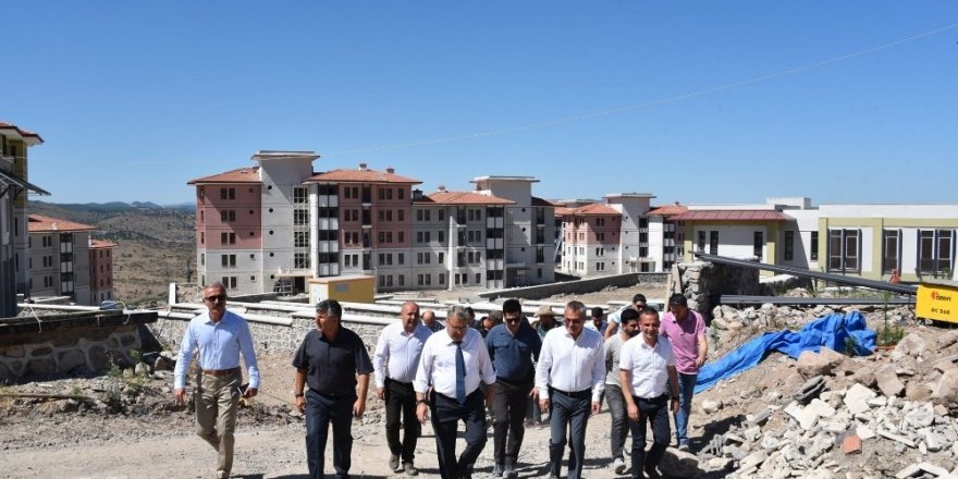 Başkan Çerçi, Vali Deniz ile Yunuskent’te incelemelerde bulundu