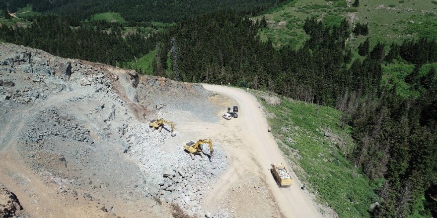 Çambaşı-Kabadüz karayolunda yeni yol açma çalışmaları havadan görüntülendi
