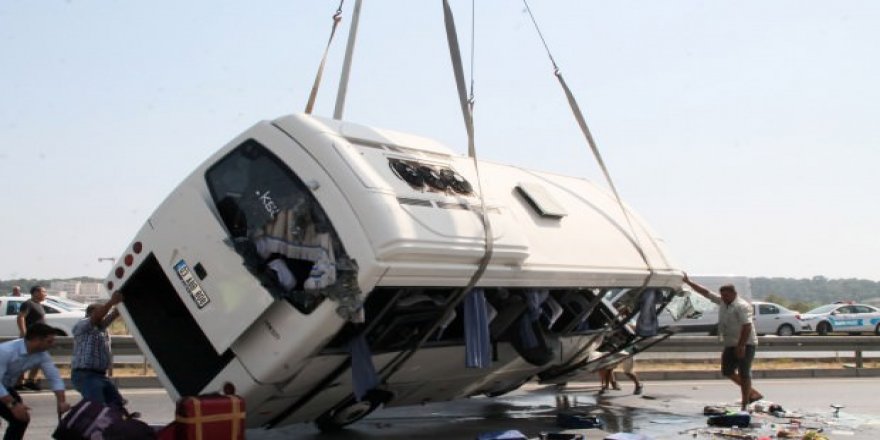 Antalya'da tur midibüsü devrildi! Çok sayıda Rus turist yaralı