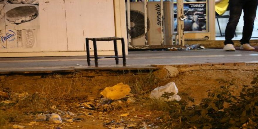 Kafe önünde otururken tabancayla vuruldu