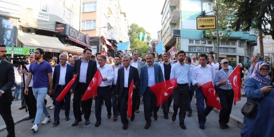 Ata sporlarına renkli kortej