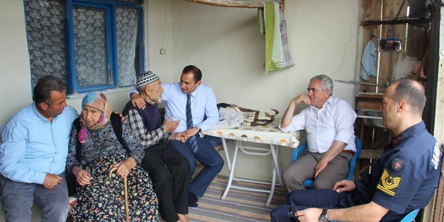 Kaymakam Abbasoğlu ve Başkan Akağaç’tan yaşlılara ziyaret
