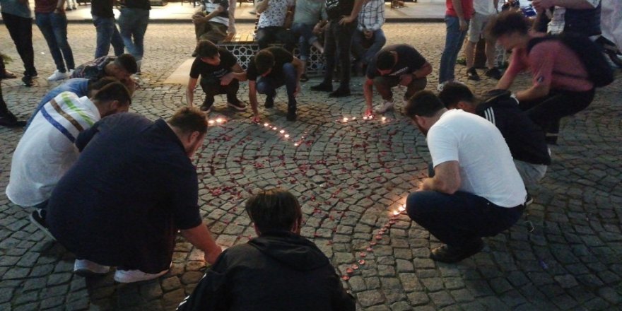 Şehrin en işlek caddesinde ilanı aşk etti