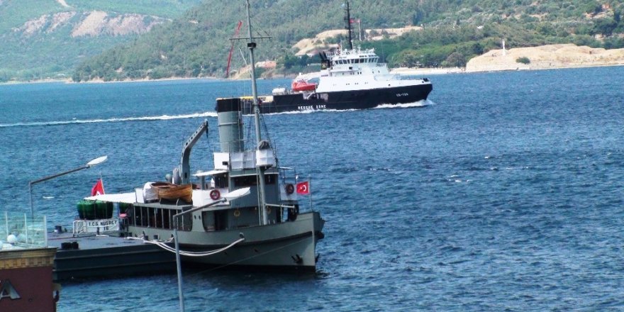 Rus Donanması’na ait gemi Çanakkale’den geçti