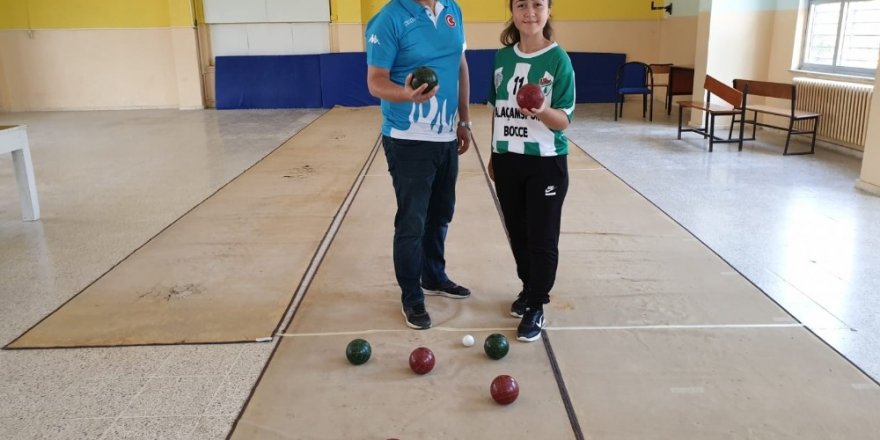 Türkiye’ye 3’üncüsü sporcu, milli takım kampına halıfleks üzerinde hazırlanıyor
