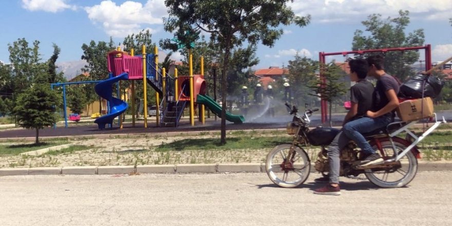 Çocuk parkında korkutan yangın