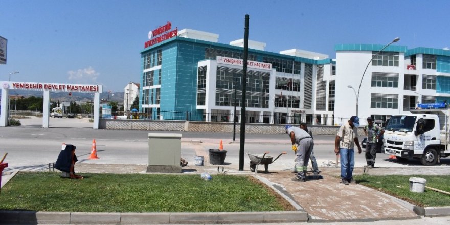 Yeni hastane önüne bas-geç trafik ışıkları monte ediliyor