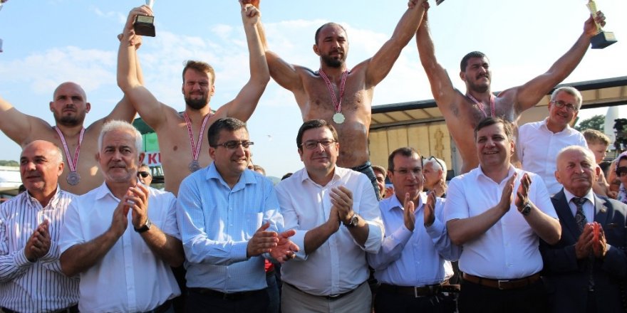 Çan Belediyesi 8. Yağlı Pehlivan Güreşlerinde Başpehlivan Ali Gürbüz oldu