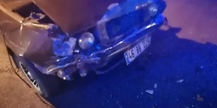 Servisle otomobilin çarpıştığı kazada iki kişi yaralandı