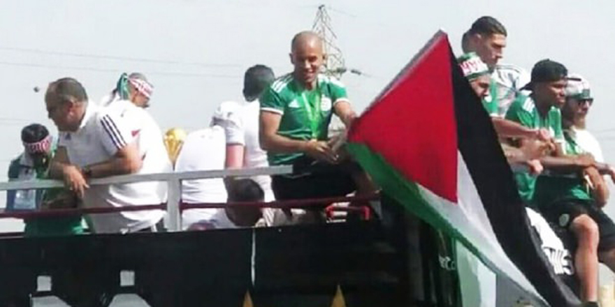 Feghouli gönülleri fethetti! Filistin bayrağıyla...