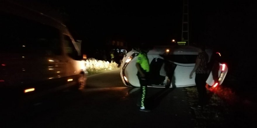 Kontrolden çıkan otomobil yan yattı