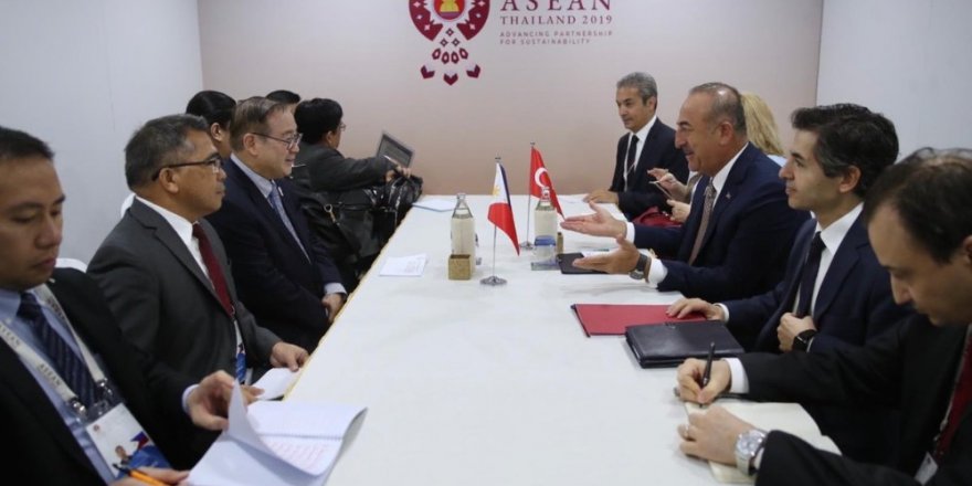 Çavuşoğlu, Filipinli mevkidaşıyla görüştü