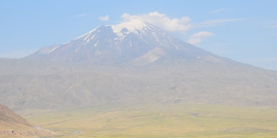 Ağrı Dağı ilk kez görenleri büyülüyor