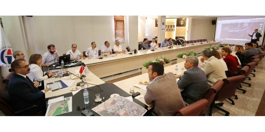 GAÜN’de trafik sıkışmasına çözüm toplantısı