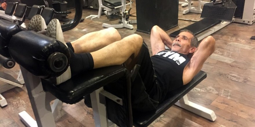 Dünya şampiyonunun yarım asrı aşan spor tutkusu hayrete düşürüyor