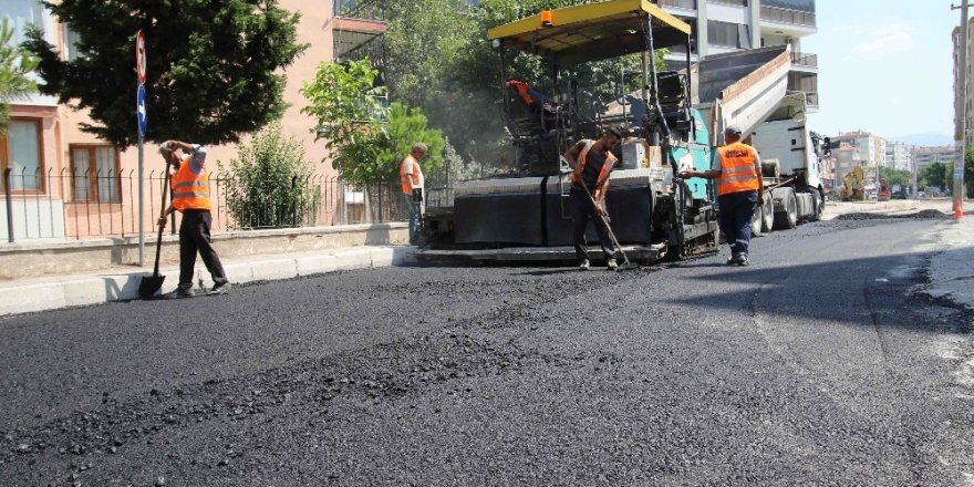 Bayraklı’nın bozuk yollarına neşter