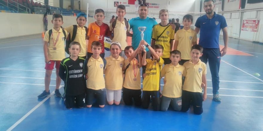 Şampiyon miniklerin Gençlik ve Spor Müdürlüğü ziyareti