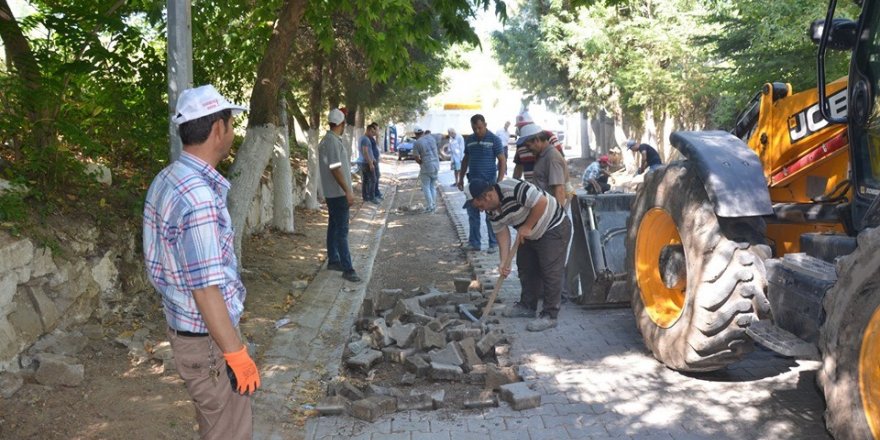 Emet’te cadde ve kaldırım düzenleme çalışmaları