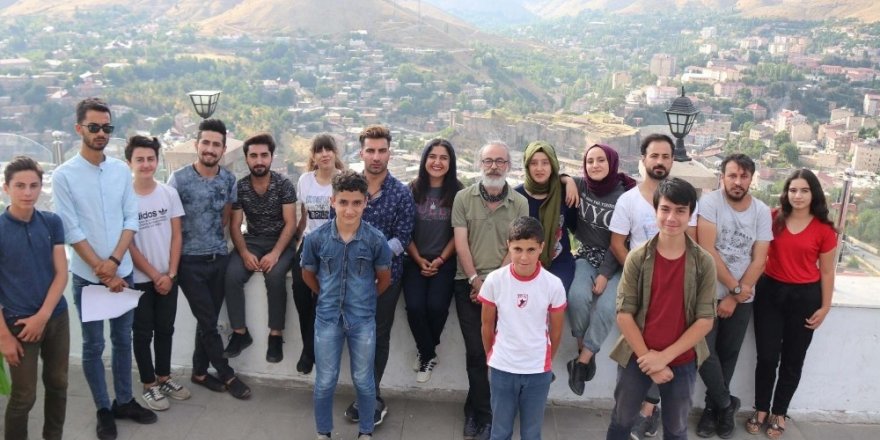 Bitlisli gençlere profesyonel tiyatro eğitimi