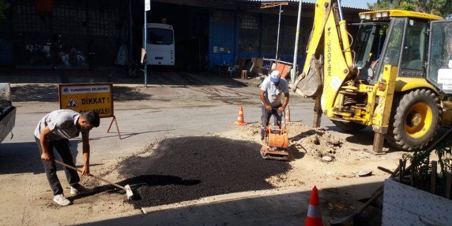 Yunusemre küçük sanayi sitesi yollarını düzenliyor^