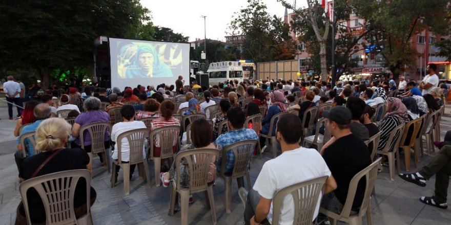 “Hürkuş” Ragıp Tüzün Parkı’nda izlendi