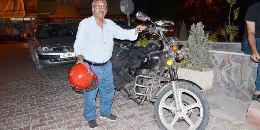 72 yaşındaki emekli öğretmen motoruyla diyar diyar geziyor
