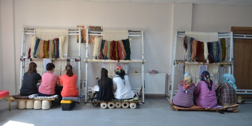 Bünyan’da halı dokuma kursu açıldı