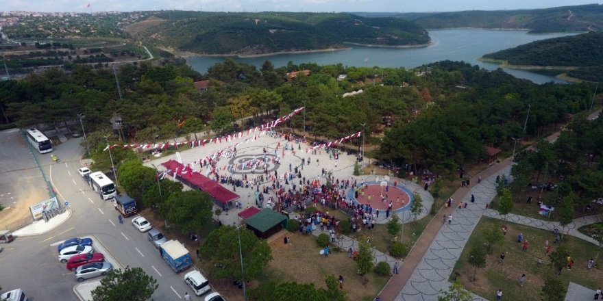 Gaziosmanpaşa’da sınava giren öğrenciler piknik şöleninde stres attı