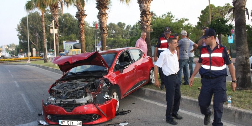 Geri manevra yapan tur otobüsünün altında kalan sürücü yaralandı