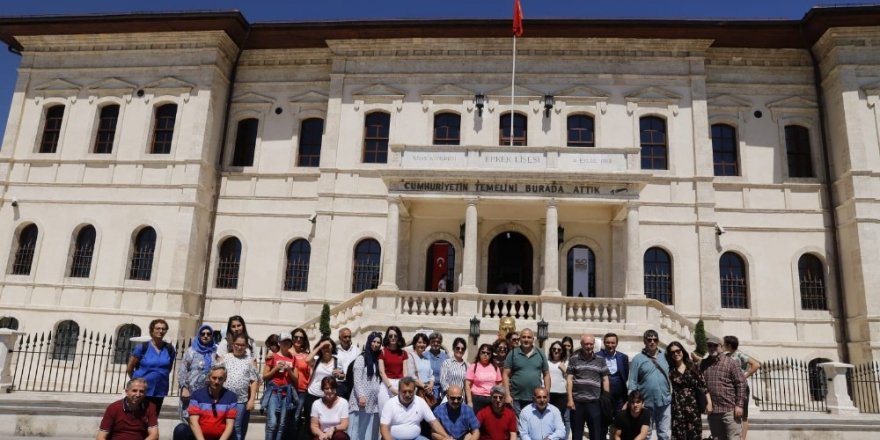 Lise mezunları 38 yıl sonra buluştu