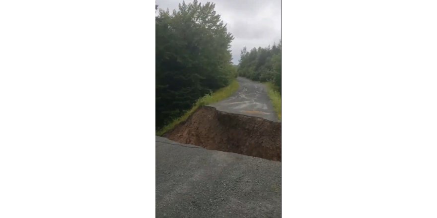 Kanada’da sel nedeniyle yol çöktü