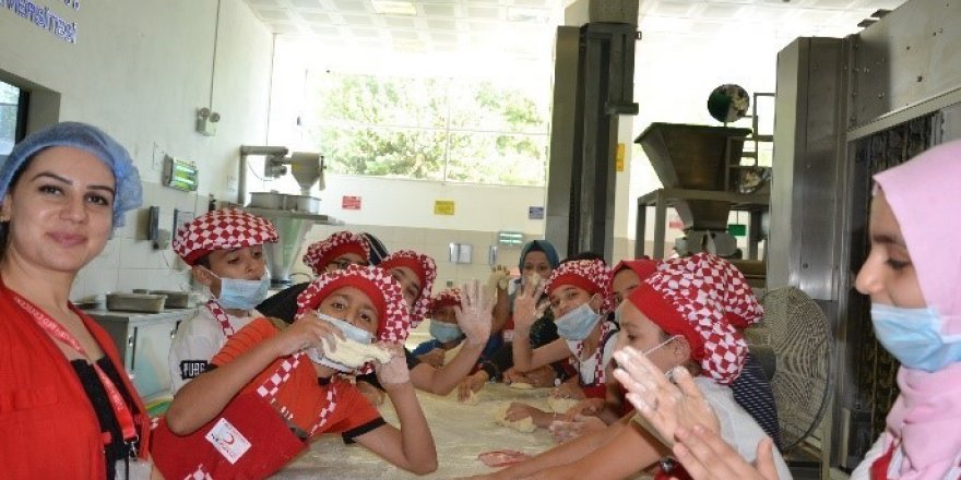 ‘Dünya Arkadaşlık Günü’ne özel ‘dostluk ekmeği’