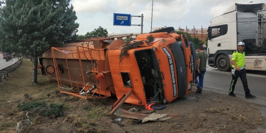 Samsun’da su tankeri devrildi: 2 yaralı