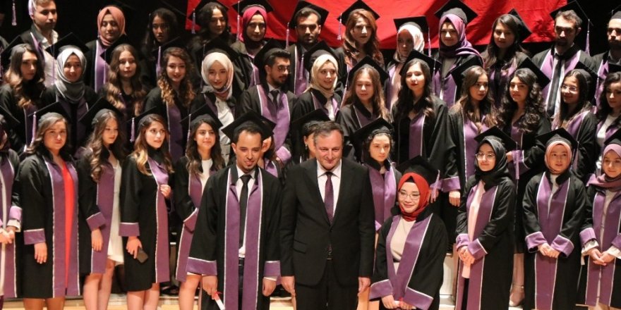 ERÜ Diş Hekimliği Fakültesi’nde mezuniyet heyecanı
