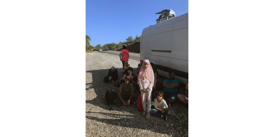 Datça’da 13 göçmen yakalandı