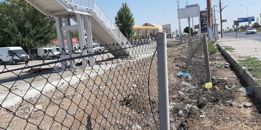 Adıyaman’da üst geçit komedisi