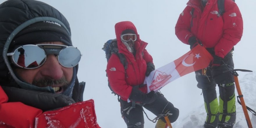 Türk Dağcılar 8058 metrelik Gasherbrum 1 Dağı’nın Zirvesi’nde bayrağımızı dalgalandırdı