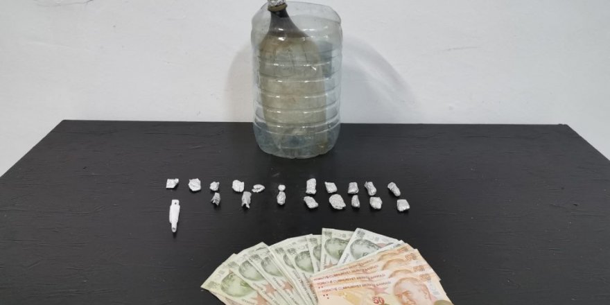 Uyuşturucu satıcısı ve kullanıcılar ormanlık alanda yakalandı