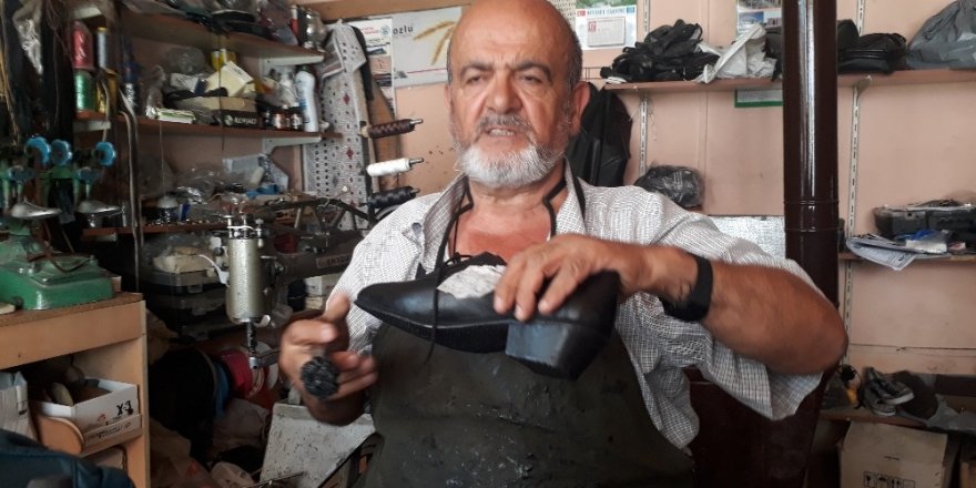 Mum ışığında başlayıp, yarım asırdır mesleğini aşk ile yapıyor