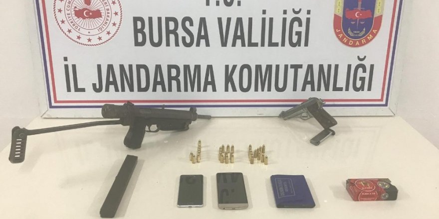 Silah kaçakçıları jandarmadan kaçamadı