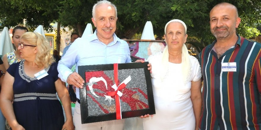 Mozaik sergisi Yoğurt Pazarı Parkı’nda açıldı
