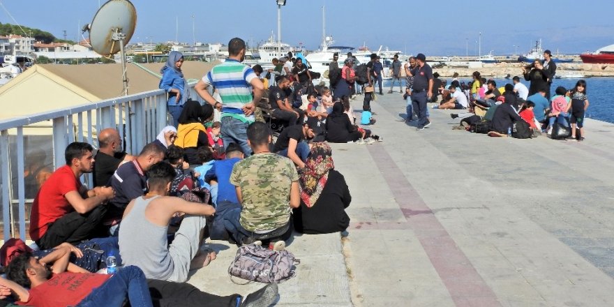 Ölüme yolculuktaki 5 şişme botta 180 göçmen yakalandı