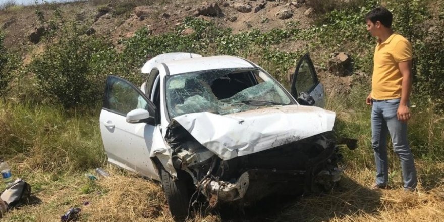 Yoldan çıkan otomobil tarlaya uçtu: 5 yaralı
