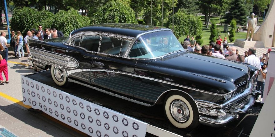 Adnan Menderes’in makam aracının anahtarları artık Aydın Valiliği’nde