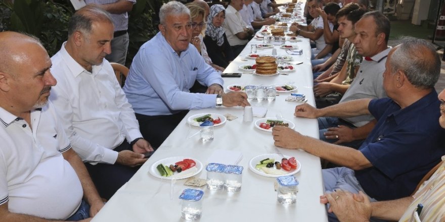 Başkan Atay, Kurtuluş Mahallesi esnafı ile buluştu