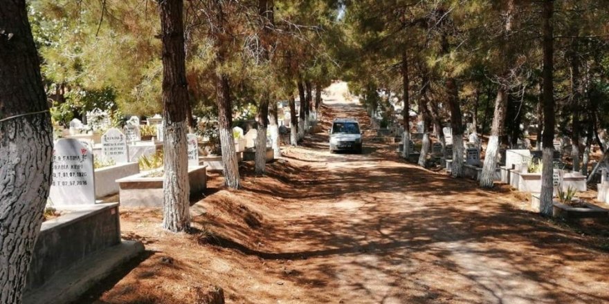 Gölbaşı ilçesinde mezarlıkların bakımı yapılıyor