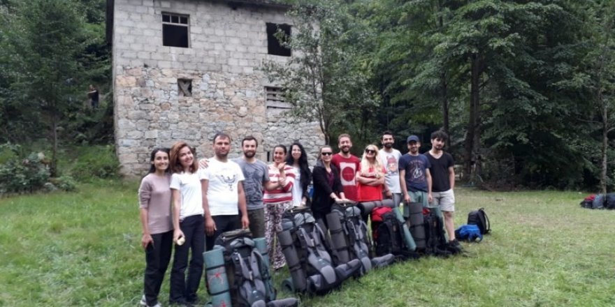 RTEÜ öğrencileri Doğa ve Kitap Projesi kapsamında kamp gerçekleştirdi
