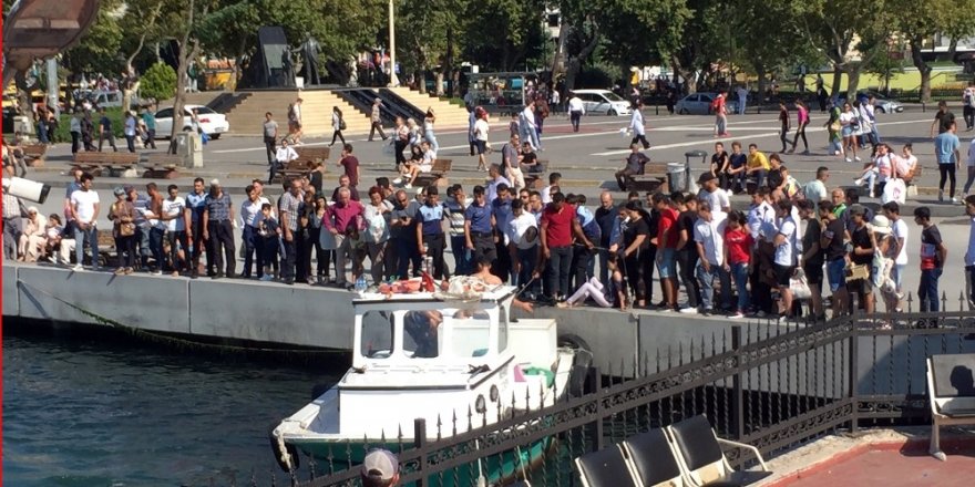 Kadıköy’de denize düşen iki kadın kurtarıldı