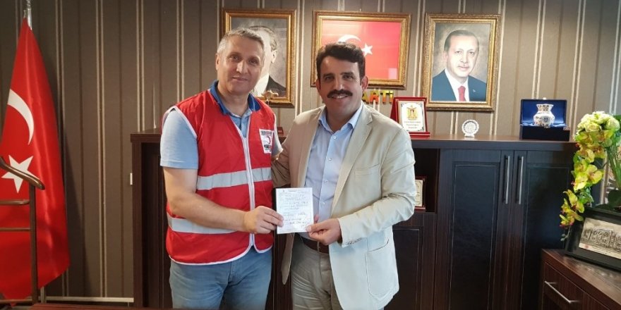 Çakır Kızılay’a kurban bağışında bulundu