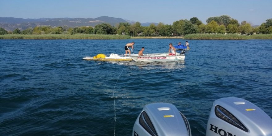 Deniz bisikleti ile gölde mahsur kalanların imdadına jandarma yetişti